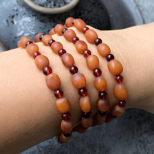 At random to sell! Dark brown natural amber frosted old wax hand necklaces of time flavour to send card to promote