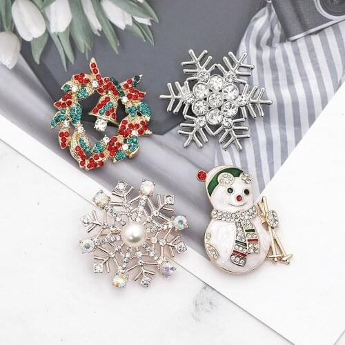 1pcs Christmas Series Brooch Fashion Christmas Snowflake Garland Skiing Snowman Creative Brooch