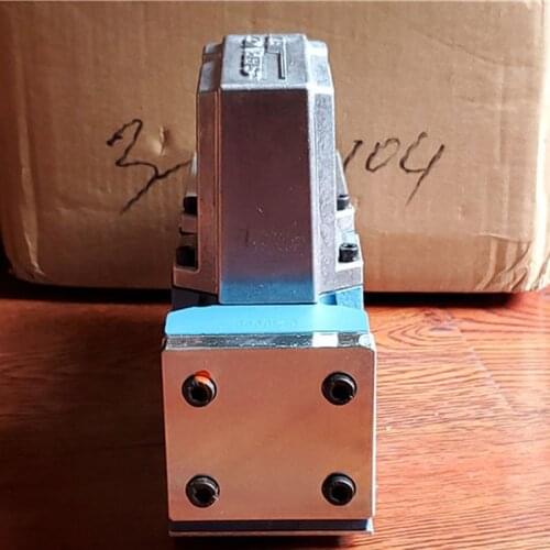 Brand New MOOG servo valve D661-4636 G60KOAA5VSX2HA With Free Shipping