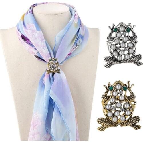 Cute Cartoon Frog Metal Pin Brooch For Women Vintage Rhinestone Pearl Scarf Clip Luxury Wedding Party Jewelry Fashion Accesories