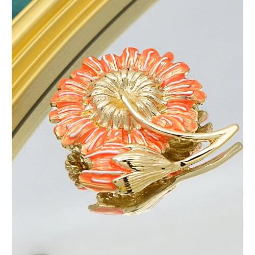 CINDY XIANG Daisy Chrysanthemum Lapel Pins Brooch Broche Summer Sweet Flowers Brooches For Women Girls Wedding Party Jewlery
