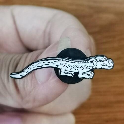Lizard lapel pin