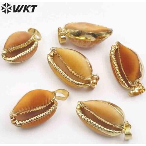 WT-JP019 Amazing Design Natural Cowrie Shell In Red Color Wild Coast Shell With Gold Trim Pendant Random Size Gift For Female