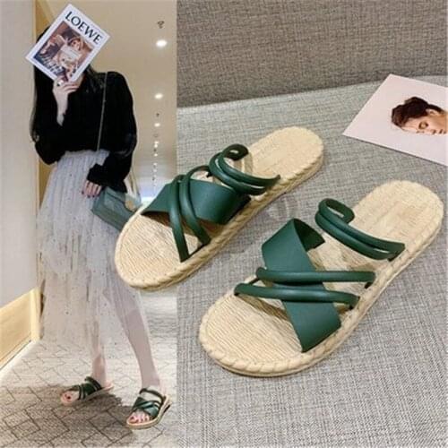 Beach sandals, women can wear the seaside wet water 2020 autumn new student versatile tide two wear sandals