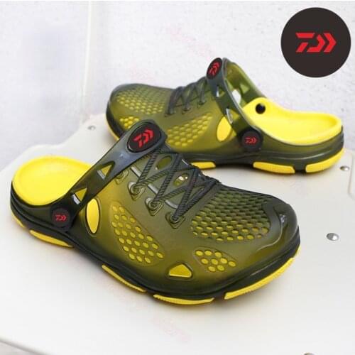 2021 DAIWA Sandals Men Green Garden Hole Casual Shoes Rubber Clogs For Men Sandals Summer Water Slides Swimming Fishing Shoes