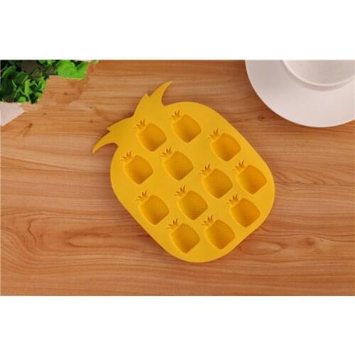 1PC Random Color Pineapple Shape Ice Mold Drink Ice Cream Cube Maker Bar Party Ice Tray Cube Freeze Mold Kitchen Bar Tool PF 008