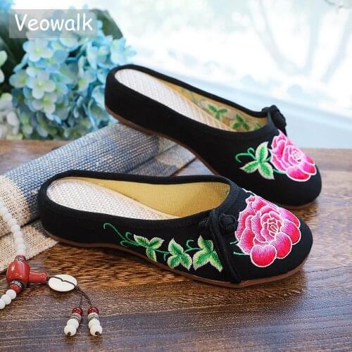 Veowalk Summer Handmade Cotton Fabric Shoes Womens Old Peking Flat Slippers Woman Vintage Flower Embroidered sapato feminino