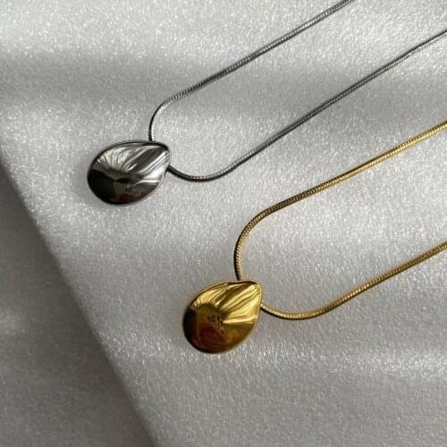 Three kinds of wearing fascia new niche design sense necklace female cold wind advanced sense collarbone chain neck chain