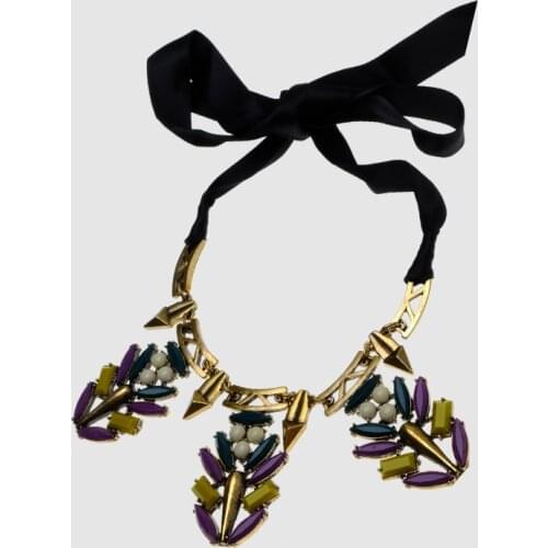 Amorita boutique Tie the rope Petals necklace