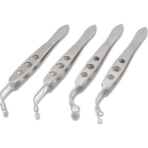 Meibomian gland massage tweezers squeeze the eyelid blockage to clear the eyelid clip