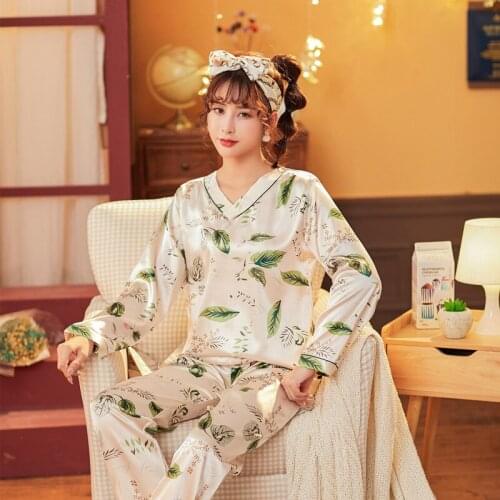 Pajamas for Women 2020 Autumn New Womens Silk Long Sleeve Loose Print Christmas Women Sleepwear Set Long Pants Home Clothes
