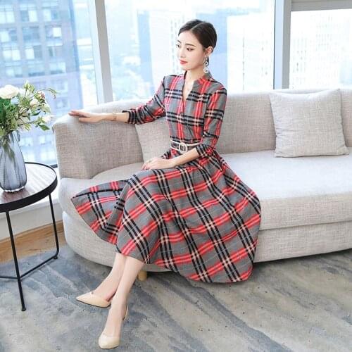2018 Autumn New Pattern Europe Station Will Code Self-cultivation Thin V Word Lead Waist A Word Lattice Dress