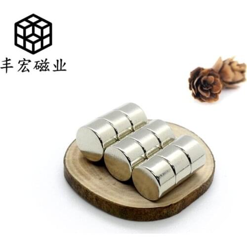 D7 * 4 large-volume wafer iron-absorbing stone food temperature-resistant heat-resistant magnet 7*4 non-rusting NdFeB