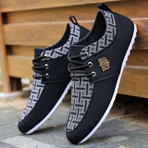 Mens Shoes Spring Non-Slip Mens Loafers Casual Shoes New Breathable Flat Shoes England Lightweight Lace-up Mens Driving Shoes