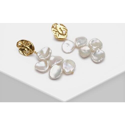 Amorita boutique Luxurious and elegant flat pearl grape string drop earrings