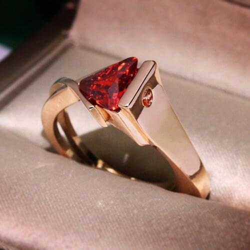 High quality Crystal Red Champagne Stone Ring Fashion Rose Gold Finger Ring Vintage Party Geometric Rings For Women