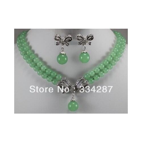 Beautiful 2 row jade necklace earrings set