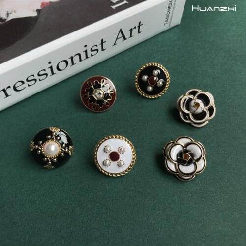 HUANZHI 2020 New Butterfly Plant Flower Vintage Rhinestone Metal Brooch Pin Coat Accessories for Women Girls Jewelry Gifts