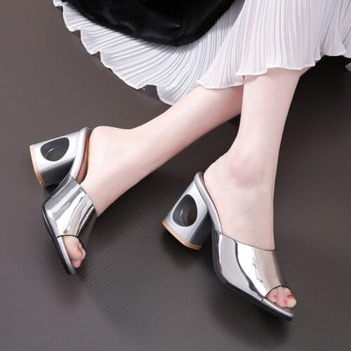 Summer Korean fashion womens slippers simple trend hollow out the word cool thick with high heel square head open toe slippers