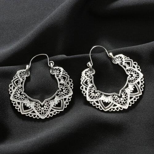 Docona Vintage Antique Silver Color Hollow Carving Drop Earrings for Women Ethnic Alloy Geometric Dangle Earrings Jewelry 4313