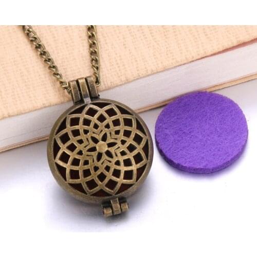 Vintage color Aroma Diffuser Necklace Perfume Essential Oil Diffuser flower Aromatherapy Locket Pendant Necklace fashion jewelry