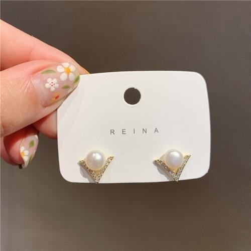 The new Korean version of small and personality earrings earrings, net red fashion and simple temperament earrings women