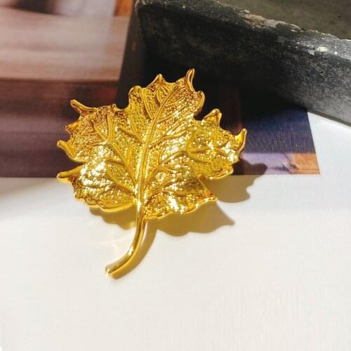 Maple Leaf Design Brooch Anti-empty Pin Collocation Artifact