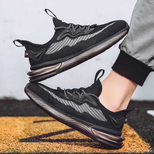 2020 Fashion Summer New High Quality Mens Lightweight Mens Casual Shoes Breathable Sports Casual Shoes Fashionable Mens Shoes