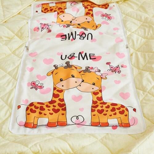 Portable sofa throwing pillow, foldable cover blanket for travel in office and car, easy to carry and multi-purpose blanket