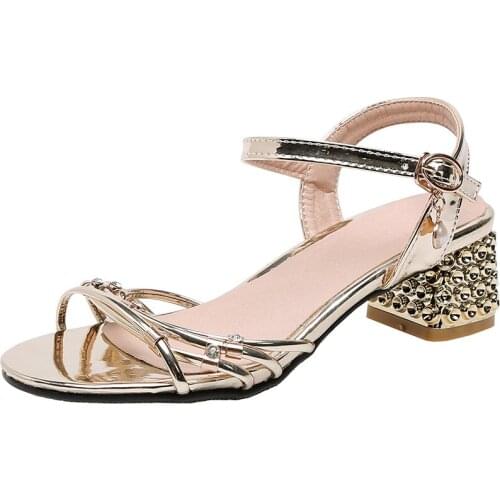 Simple and versatile 2019 summer new style with heel buckle sandals 32-43