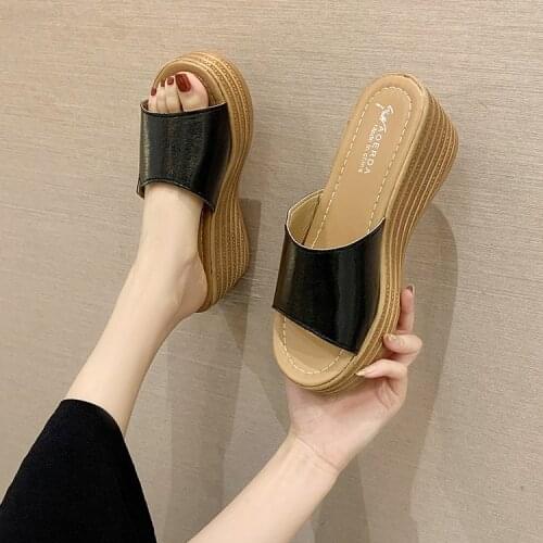 Shoes Womans Slippers Luxury Slides On A Wedge Med Platform 2021 Designer Fashion PU Fabric Basic Fretwork House Slippers Platf