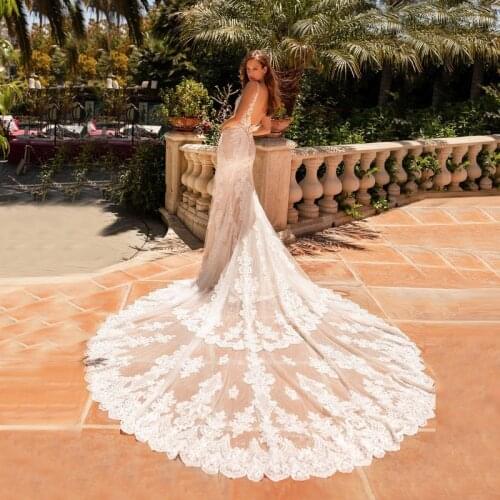 Delicate Charming Lace Mermaid Sleeveless Wedding Gowns for Bride Backless Deep V Neckline Bride Wedding Dresses Chapel Train
