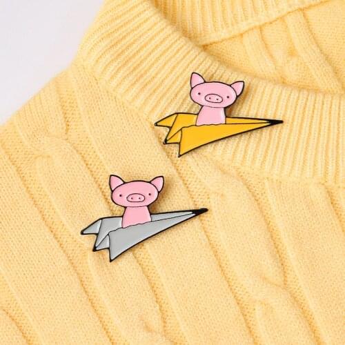 Fashion cartoon cute Origami airplane pink piggy brooch enamel pin backpack lapel pin hat jewelry gift for Childrens