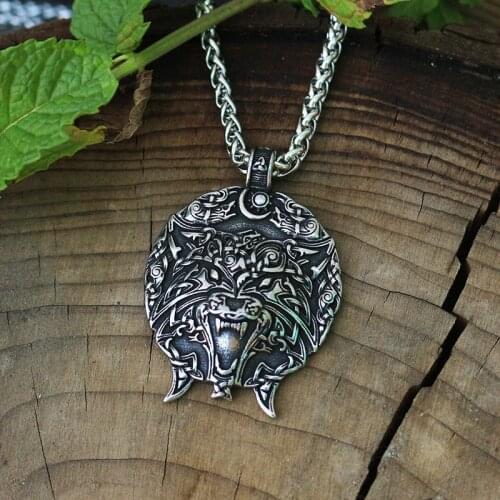 1pcs Men stainless steel viking wolf head pendant celt wolf necklace norse talisman moon and sun ethnic jewelry