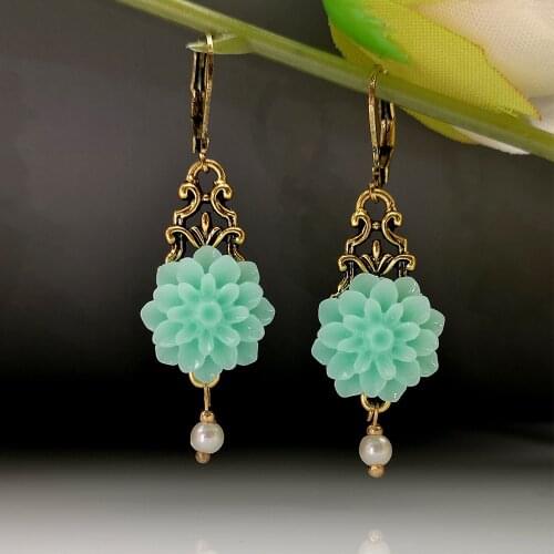 Vintage Chalcedony Flower Pearl Hollow Earrings Boho Style Court Costume Ancient Gold Color Earrings Fashion Jewelry Accessories