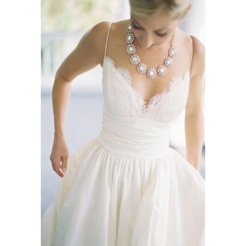 Vintage 2018 Sexy Beach Lace Simple Satin Cheap Bohemian Bridal Gowns Long Train vestido de noiva manga curta bridesmaid dresses