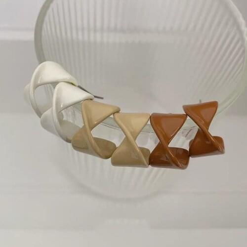 Retro French Twisted Female Korean Simple And Versatile Temperament Geometric Earrings Personality Fashion Trend Earrings