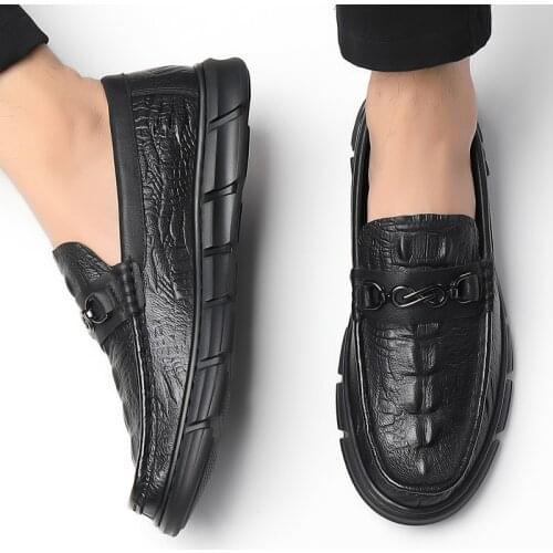 CuddlyIIPanda Men's Classic Shoes