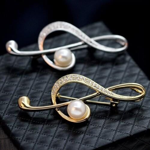 Charming Alloy Metal Music Symbol Zircon Brooch Fashion Clothing Accessories Brooches for Women Simulated-pearl Lapel Pin XZ090