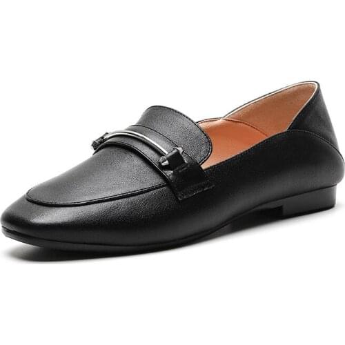 Recreational leather shoes in the spring of 2019 driving light mouth single shoes women 40 and 42