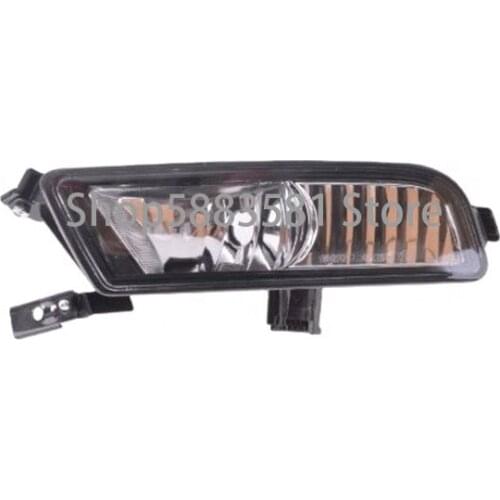 Car fog light hon dcr v LED fog light front bumper light anti-fog light front fog light white background