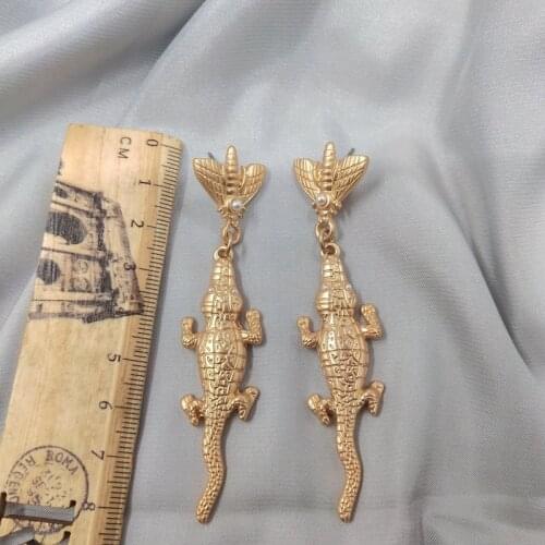 The United States with Qingdao jewelry earring personality retro joker alligator earrings female D72 when bees