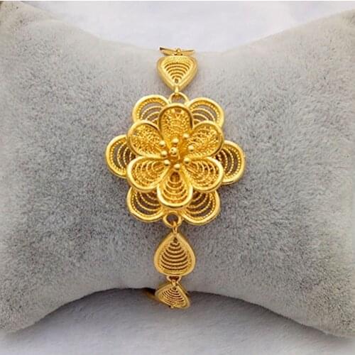 Filigree Hollow Golden Flower Patterned Wrist Chain Bracelet Gold Filled Wedding Womens Solid Bracelet Perfect Gift 17cm Long