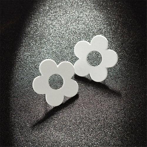 White Flower Earrings Small Flower Stud Earrings For Women Party Club Accessories Ear Stud Earrings Fashion Jewelry
