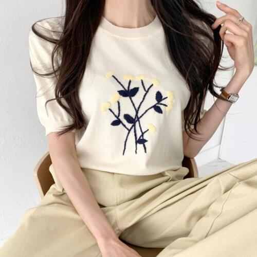 Korean Chic Summer Niche Cream Apricot Round Neck Pullover Loose Casual Embroidery Flowers Short-Sleeved Sweater Top