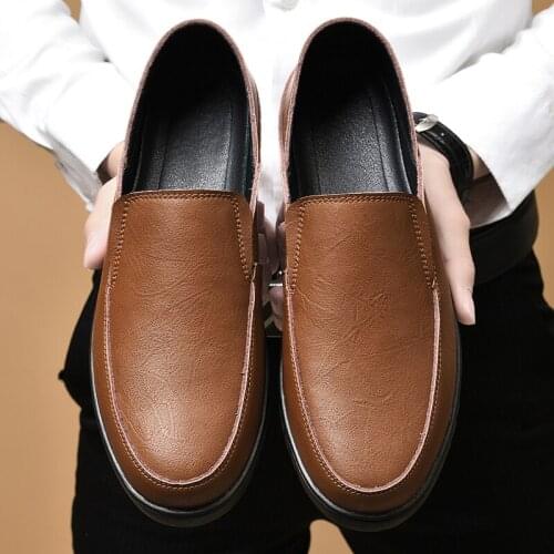 New Designer Shoes Men Flats Fashion Business Slip-On Leather Shoes Casual Mens Shoes Driving Moccasin Soft Luxury Male Loafers