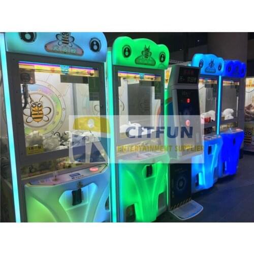 Popular High Quality Arcade Claw Machine, Luxury Toys Claw Machine , LCM Control Vending Coins Operated Games Machine