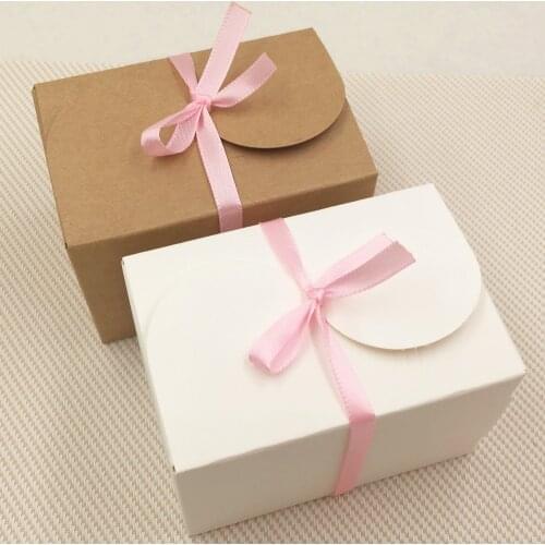24Pcs/Lot 9x6x6cm 2 Solid Colors S Shaped Kraft Paper Box With Sweet Pink Ribbon For Festival Wedding Party Candy Dessert Box