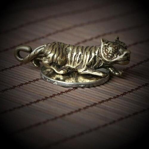 Copper Tiger Small Ornaments Retro Brass Chinese Zodiac Animal Tiger Statue Figurines Keychains Pendants Antique Home Desk Decor