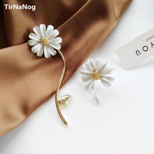 Shamir 1 Double White Daisies Asymmetric Stud Earrings South Korea Design Daisy Flowers Earrings Girl Jewelry Gifts